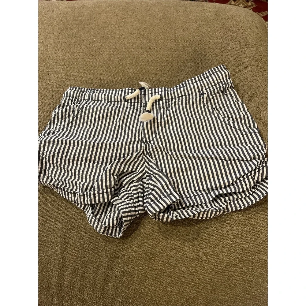 Old Navy Girls Grey White Pinstripe Cotton Shorts Size Medium 8 (AH)